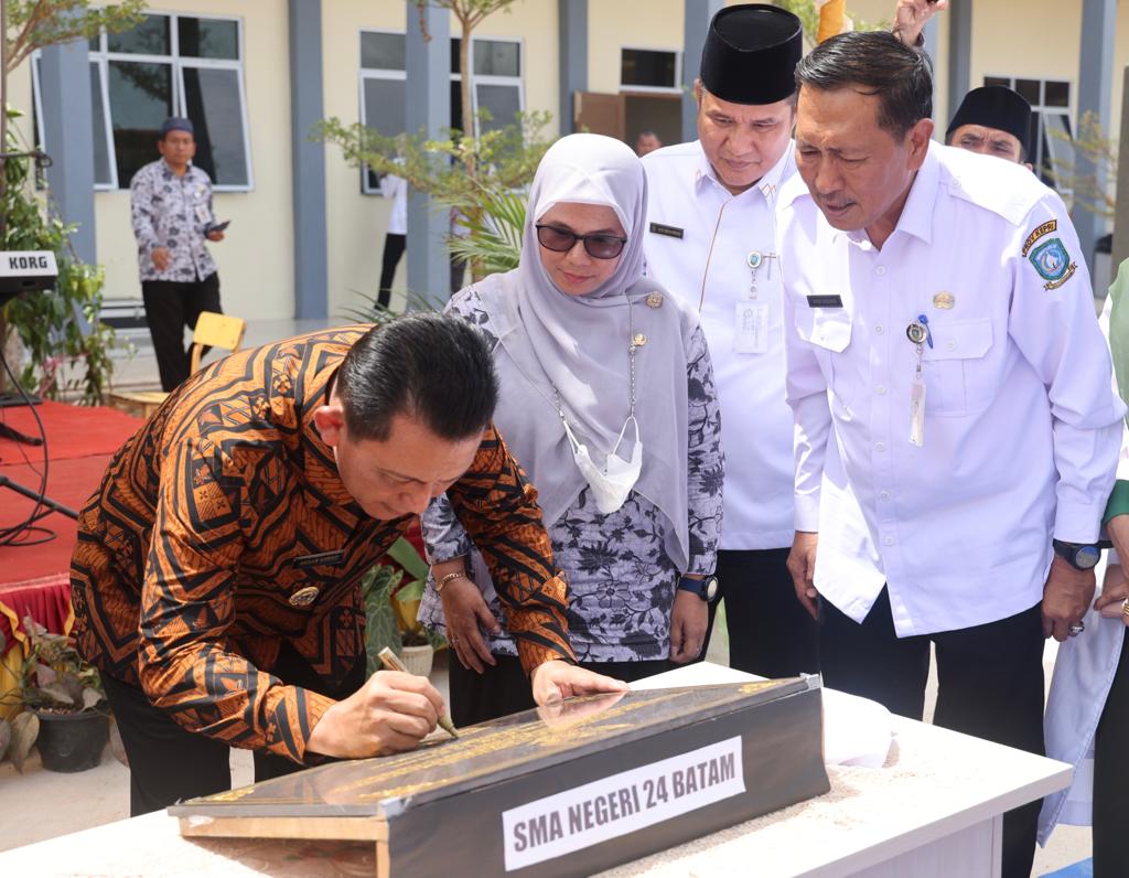 Berita - Nasional, Gubernur Ansar Resmikan Bangunan DAK SMAN 24 Kota Batam, Batam,Riau