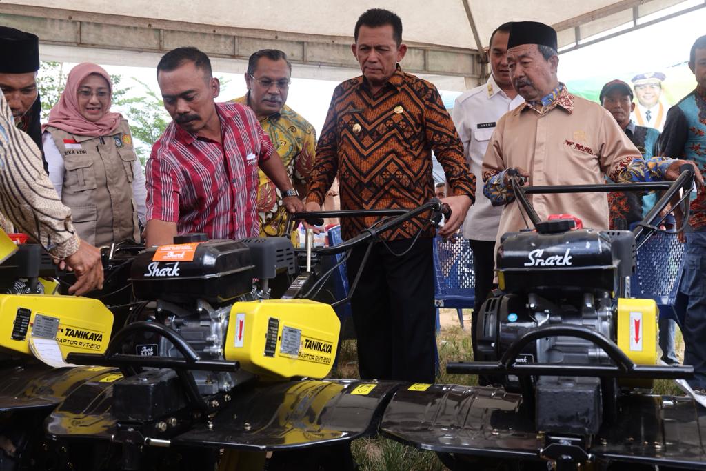 Berita - Nasional, Gubernur Ansar Serahkan Bantuan Alat Pertanian di Tembesi Kota Batam, Batam,kepri