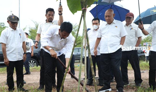 Kepri - Batam, Kepala BP Batam Tinjau Pertumbuhan Pohon Kayu Jati Emas, Batam,Taman Dang Anom