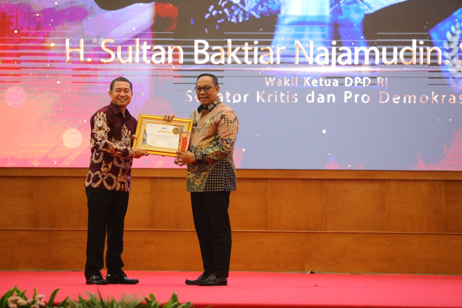 Berita - Nasional, Ketua dan Wakil Ketua DPD RI Terima KWP Award 2023, KWP Award 2023,DPD RI,AA LaNyalla Mahmud Mattalitti