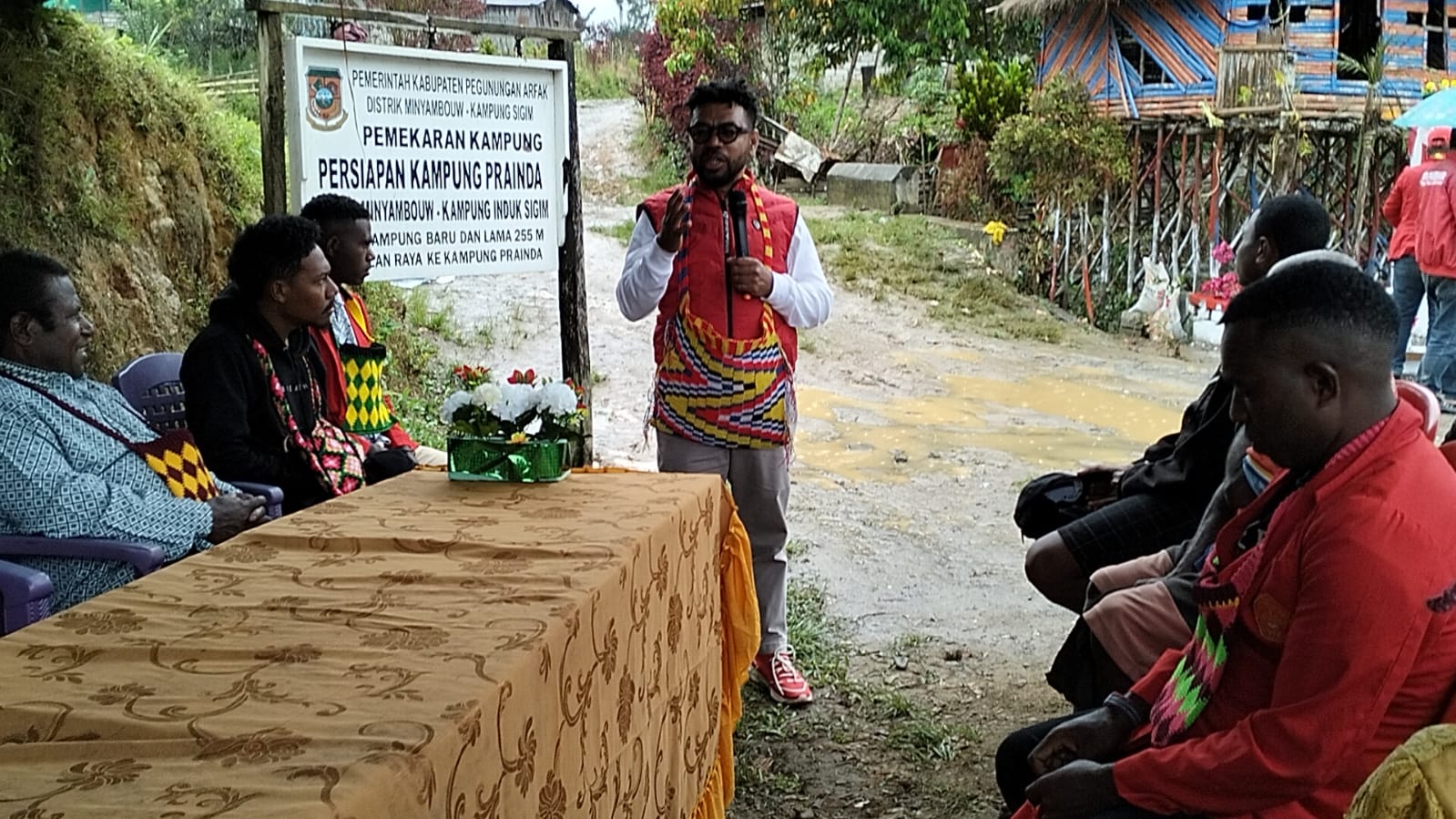 Berita - Nasional, Kunjungi Minyambouw, Filep Wamafma Terima Aspirasi Jalan Rusak, Filep Wamafma,Papua,Jalan Rusak
