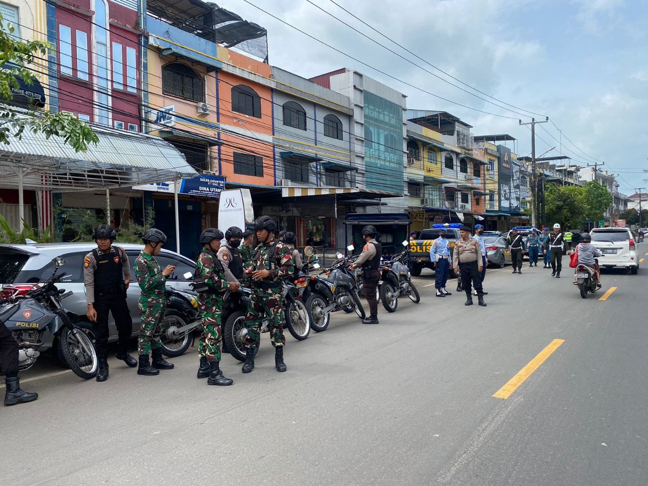 Kepri - Tanjungpinang, Patroli Skala Besar Operasi Lilin Seligi 2022 di Tanjungpinang Sisir Jalan Protokol, Polresta,Tanjungpinang,kepulauan Riau,Riau