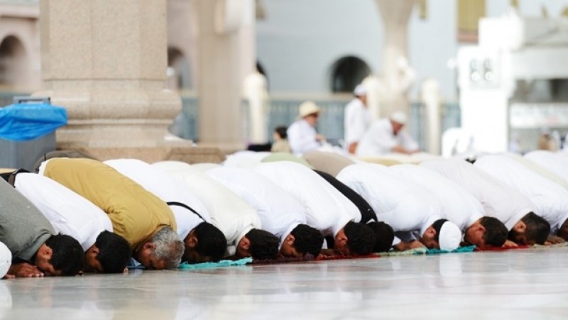 Berita - Nasional, Salat Jumat Terakhir 2022, Wisatawan Penuhi di Masjid Baiturrahman Aceh, Banda Aceh,Masjid Raya Baiturrahman,Salat Jumat