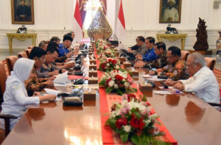 Berita - Nasional, Jokowi Rencana Percepat Penyelenggaraan Pilkada 2024, Presiden Jokowi,Rapat Terbatas,Percepatan Jadwal Pilkada