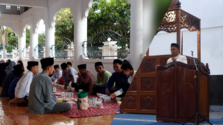 Kepri - Anambas, Ka KUA Jemaja Beri Tausiyah Ramadhan Pada Buka Bersama Remaja Majid , KUA,Anambas