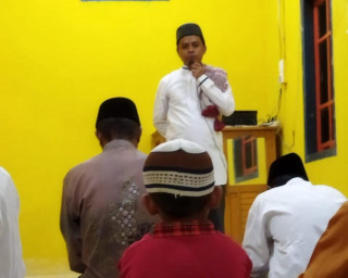 Kepri - Anambas, Ka. KUA Jemaja Mengisi Tausiyah Ramadhan di Surau Al-Jamil Kampung Kusik, Jemaja
