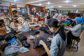 Bisnis - Finansial, SMESCO Indonesia Tingkatkan Kapasitas UMKM Perempuan di Dolly Jatim, Kemenkop UKM,KEMENKOP,Kementerian Koperasi dan UKM,UMKM,Pelaku UMKM