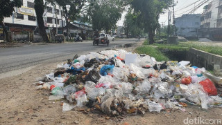Berita - Nasional, DLHK Bantah Tumpukan Sampah di Pekanbaru Tak Diangkut, Sampah,DLHK,Pekanbaru