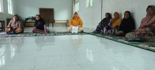 Kepri - Bintan, Penyuluh Agama Islam Non PNS Miluk Latifah Gelar Kajian Kitab Fathul Qorib, Bintan